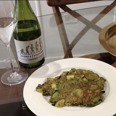 ズッキーニとコーンの島根県製造抹茶入りフリッター（洋風お好み焼き）の写真